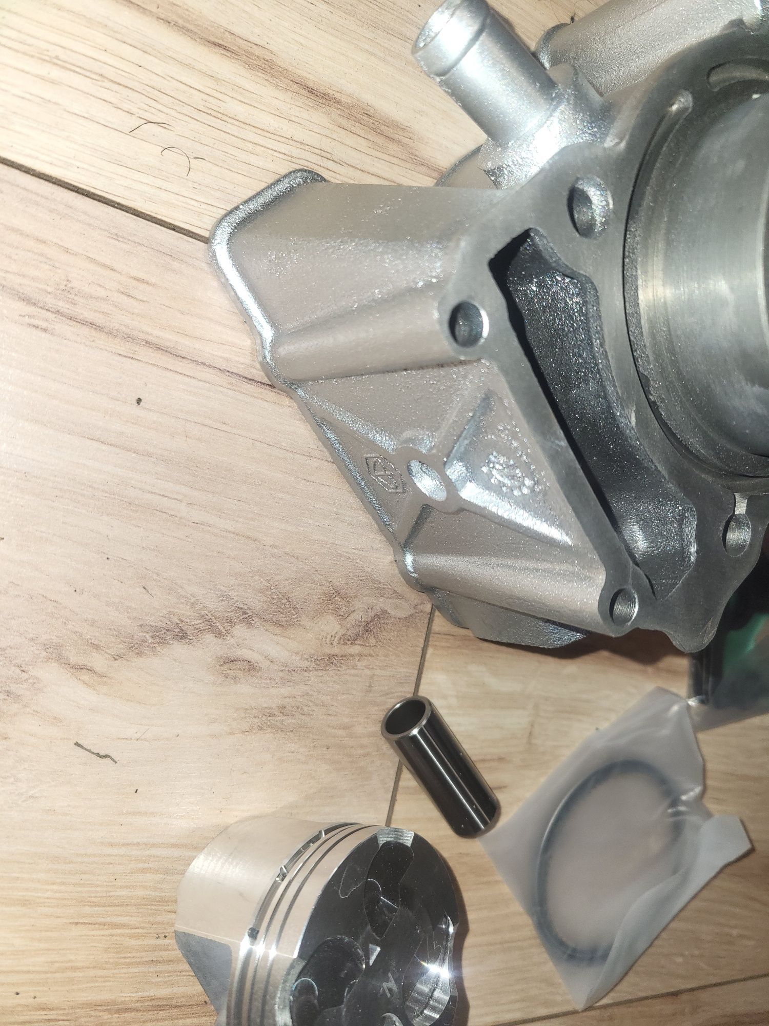 Nowy tlok I cylinder aprilia rs 125 tuono sx rx derbi senda gpr