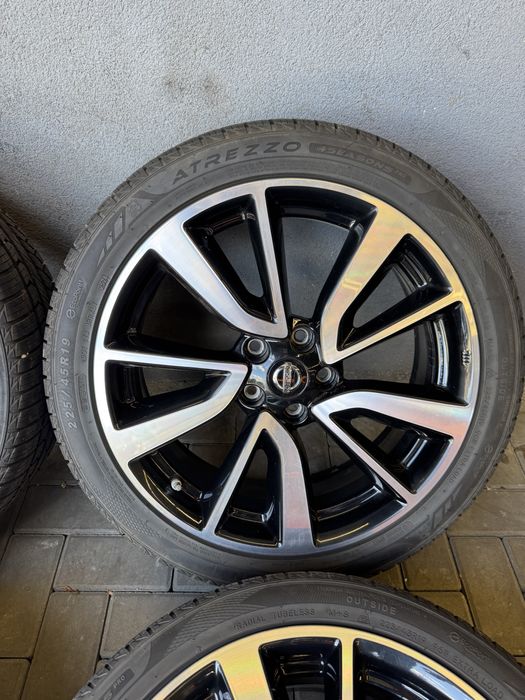 Koła aluminiowe 19 5x114,3 Nissan Qashqai 225/45R19 Całoroczne  24Rok