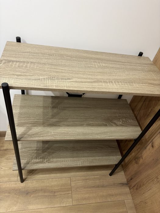 Regał w pięknym kolorze