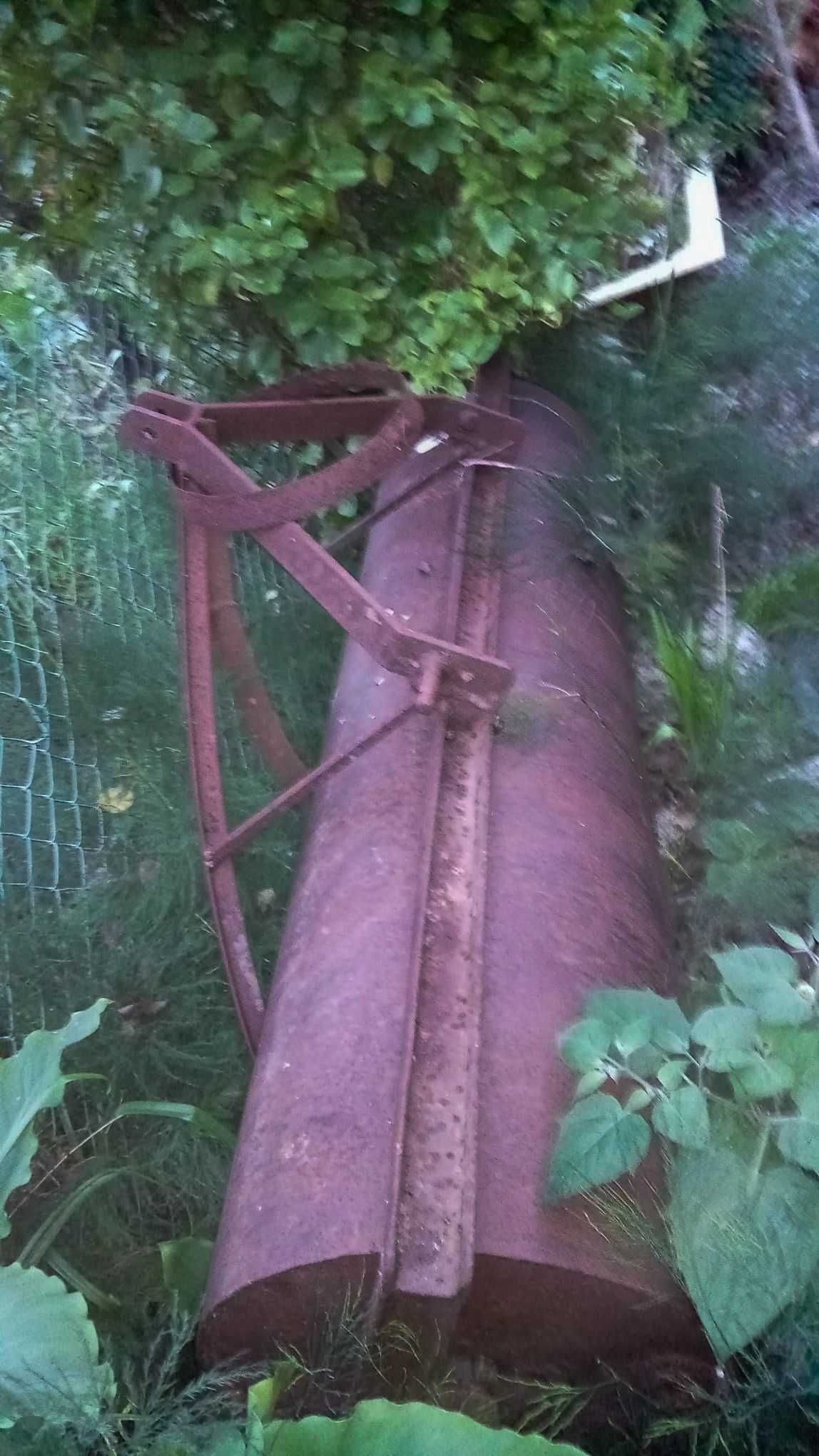 Varias alfaias para trator