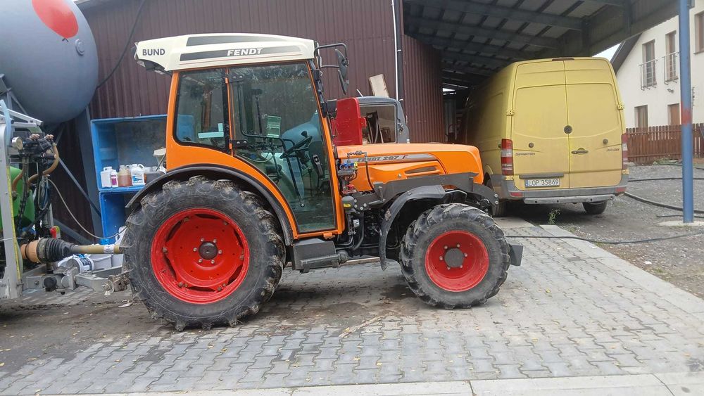 Ciągnik sadowniczy Fendt 207