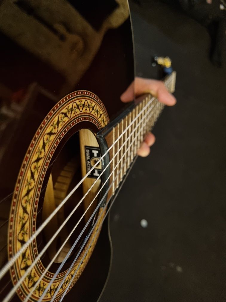 Guitarra classica - Ibanez GA35TCE-DVS
Ibanez GA35TCE-DVS
Ibanez GA35T