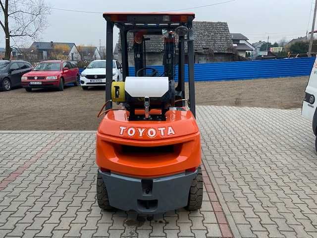 Wózek widłowy Toyota 02-7FGF30, 3t, LPG, 2002r, Triplex 4,3m, Automat