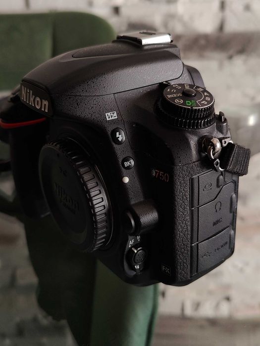 Nikon D750 + Nikkor 24-120mm 4G ED + Grip