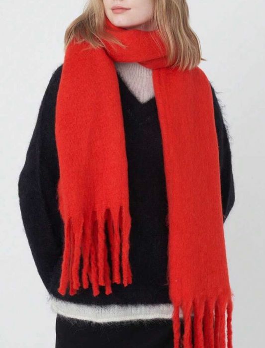 Теплий червоний шарф
