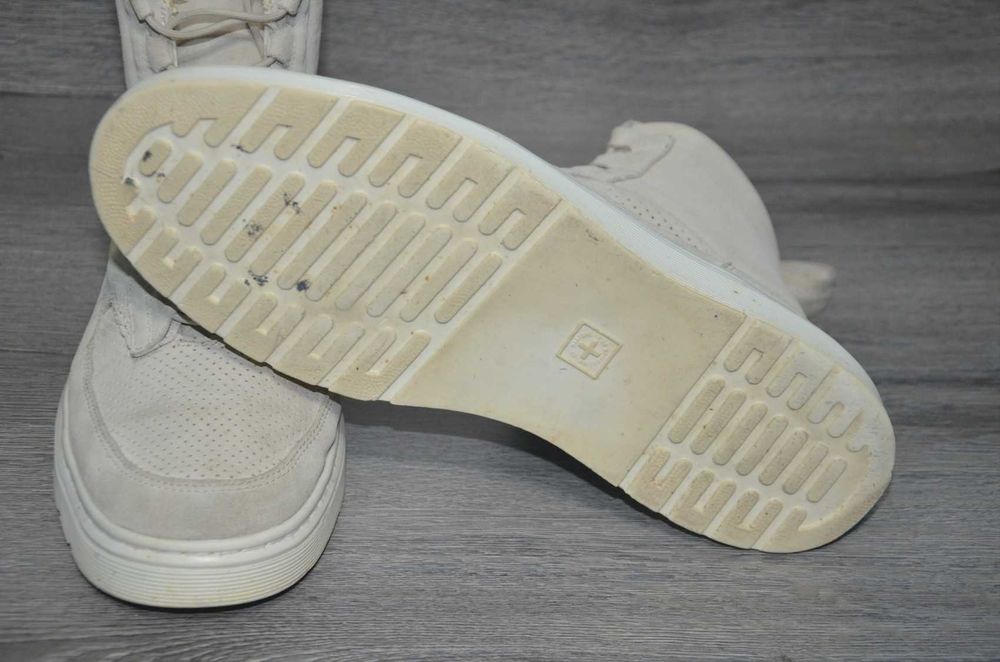 Продам черевики замша Фирма Dr. Martens KAMAR .