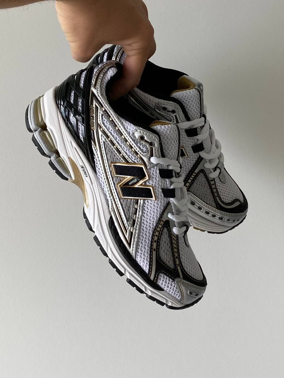 New Balance 1906R Metallic Silver/Gold