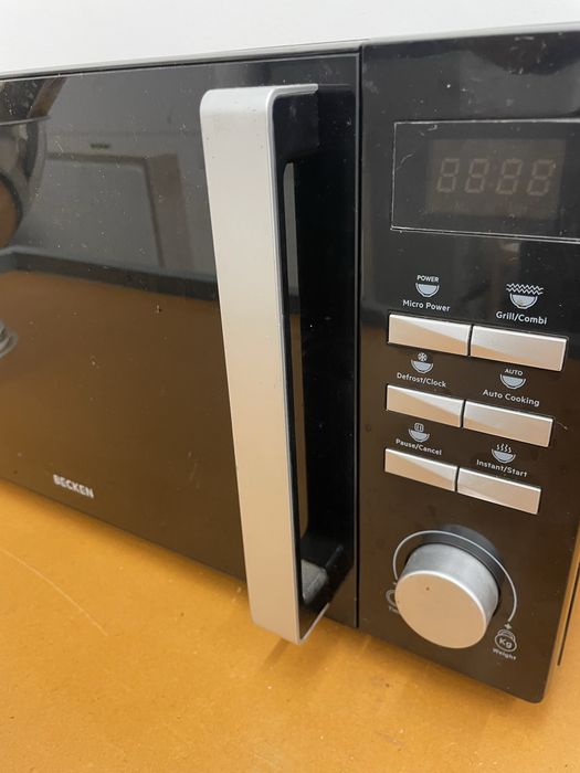 Micro-ondas BECKEN BMW3998 (25 L - Com Grill - Preto)