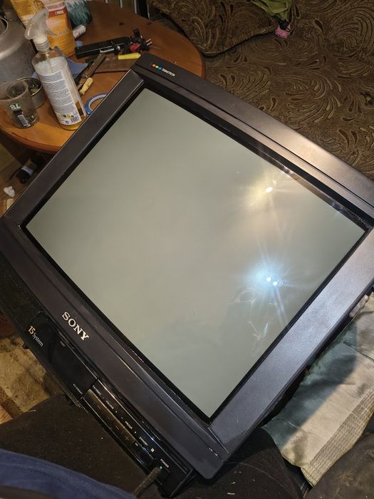 Telewizor Sony Trinitron KV-2184MT (21") – idealny do retro PS1/Pegasu