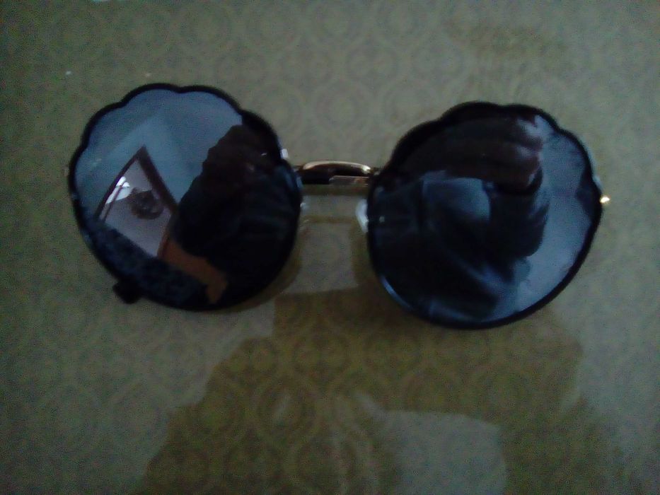 óculos de sol redondos