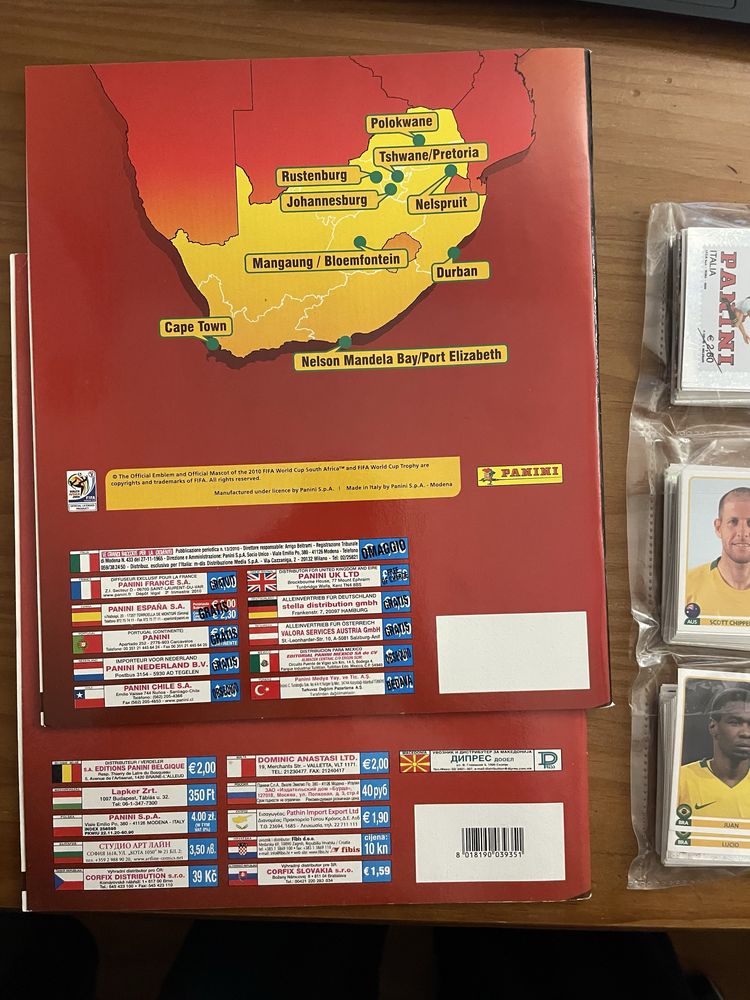 Caderneta Mundial 2010 completa ( cromos por colar)