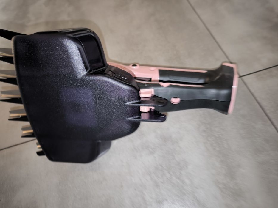 Nożyce do trawy Makita 12v Makita Max UM600DZP