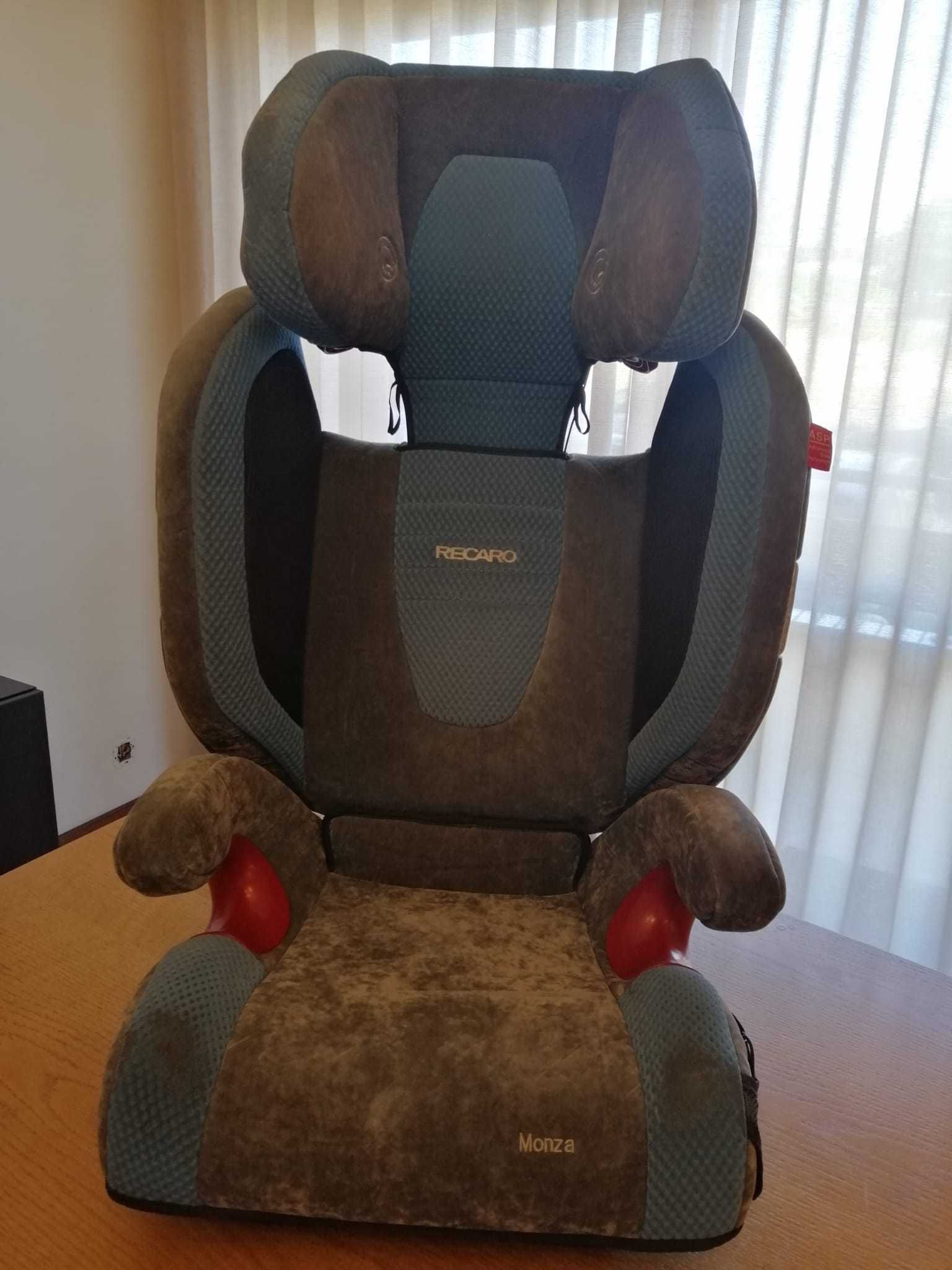 Cadeira auto Recaro Monza com sistema ISOFIX e música