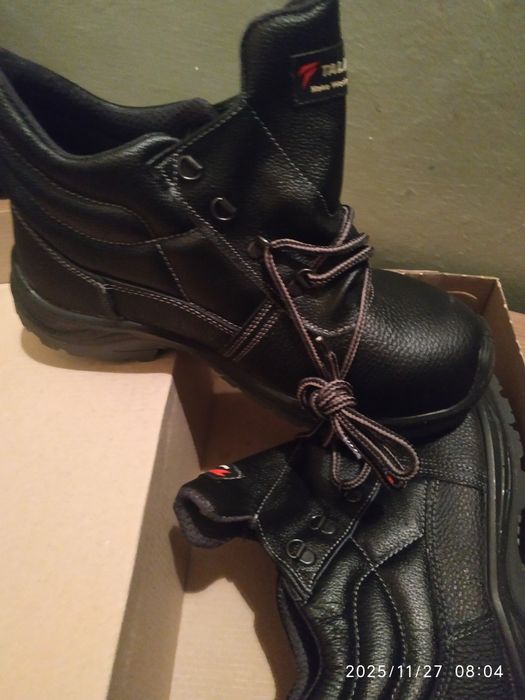 Беці 42розмір. Ботінки 41 розмір Чорні.