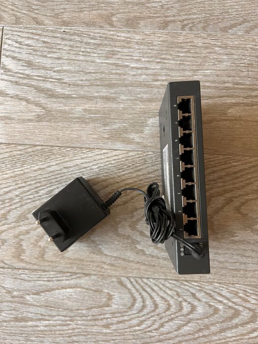 коммутатор Planet FSD 803. Б