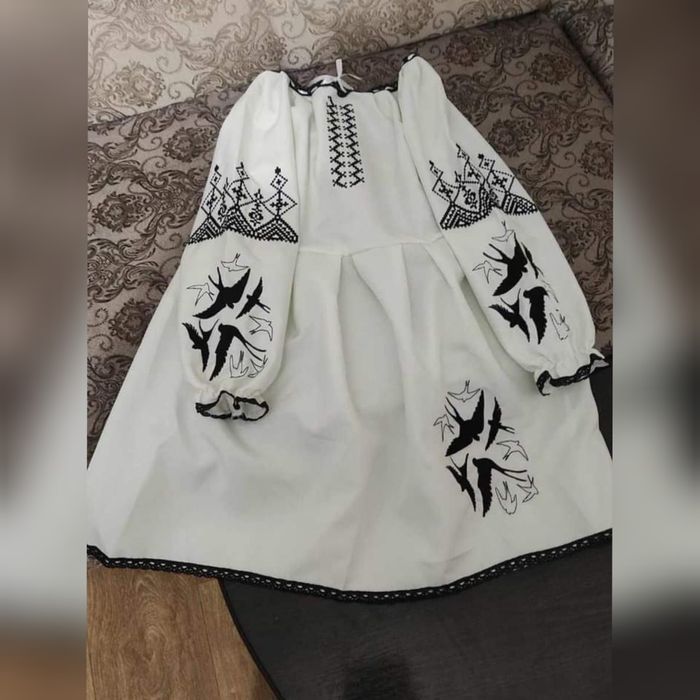 Вишиті сукні костюми для дівчаток