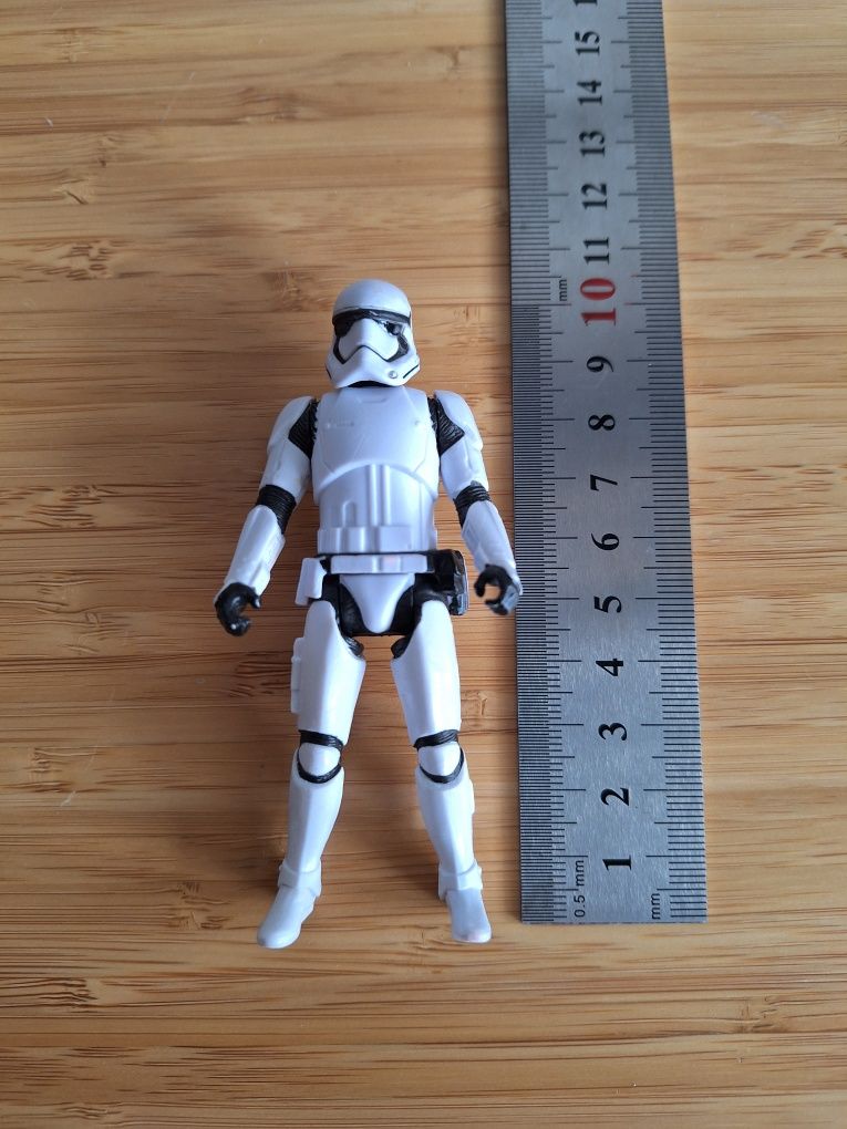 Figuras Star Wars - Stormtrooper first Order e Captain Phasma