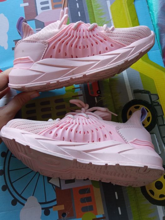 Срочно продам Детские тканевые кроссовки under armour hovr