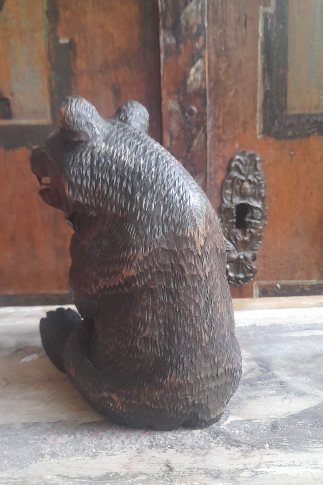 Figurka rzezba niedźwiedź miś drewniana Black Forest 1920