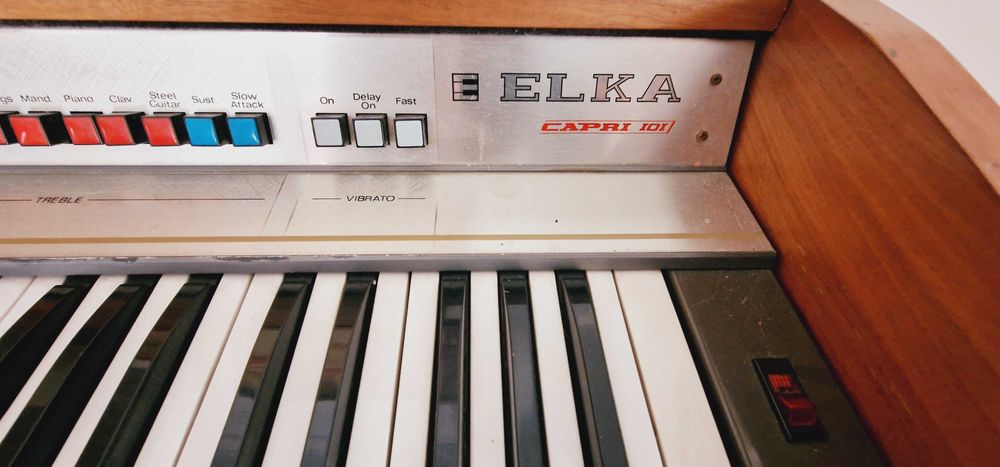 Vintage Órgão Elka Capri 101 Combo, 1976, fabricado em Itália.