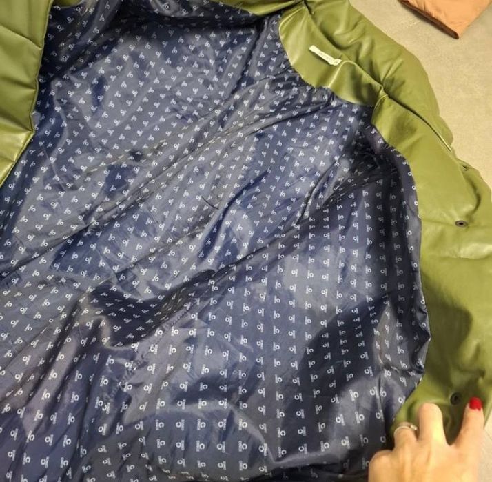 Жіночий плащ з еко шкіри