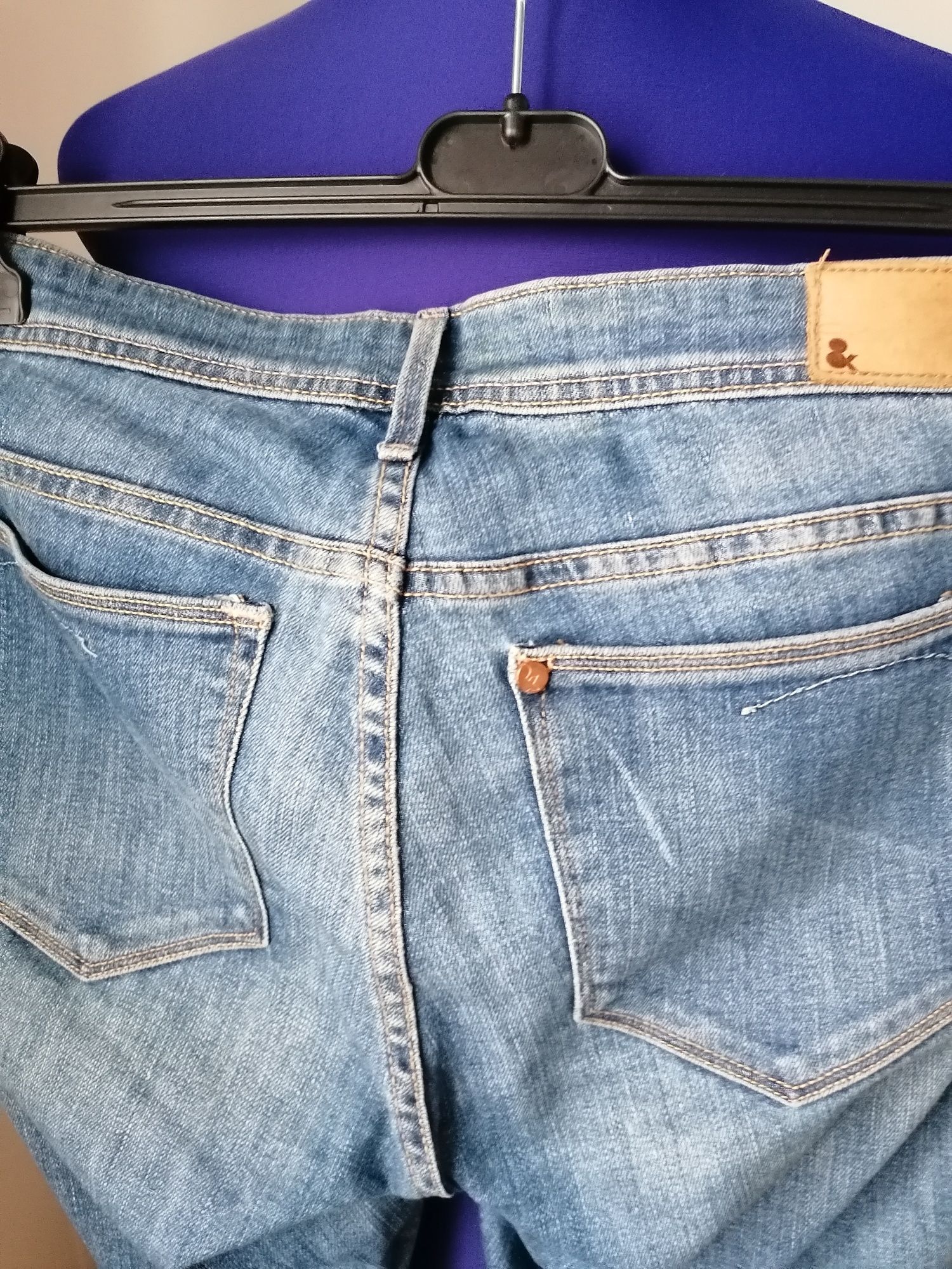 Jeansowe spodnie firmy H&M