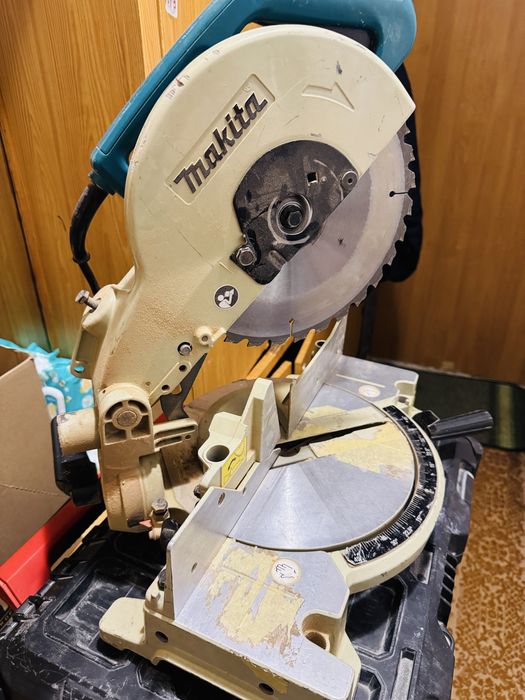 Торцювальна пила Makita LS1040