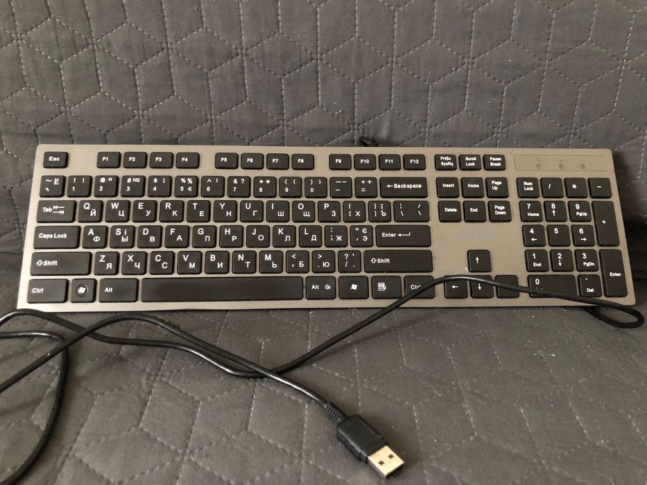 Клавиатура A4Tech KV-300H, как новая использовалась 2 месяца