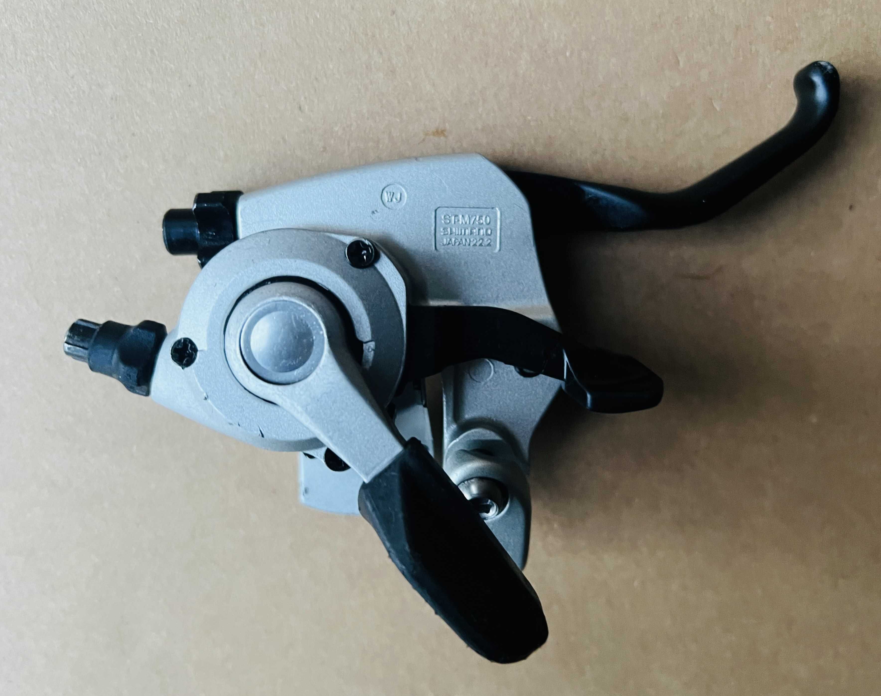 Klamkomanetka SHIMANO DEORE XT ST-M750 Lewa 3s przednia klamka manetka