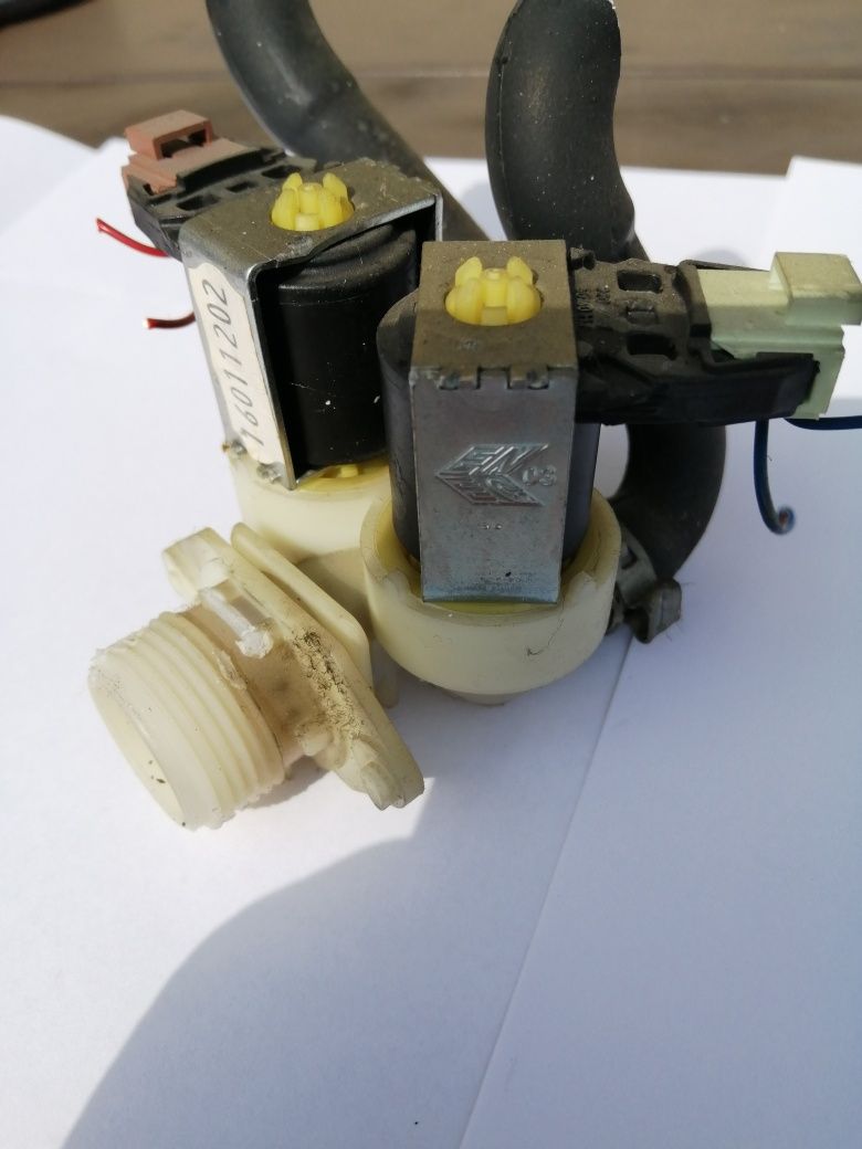 Elektrozawór do pralki Zanussi zwq 5102 dwudrożny oryginał