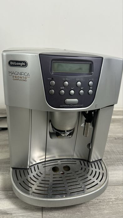 Кавомашина DeLonghi Magnifica з капучінатором