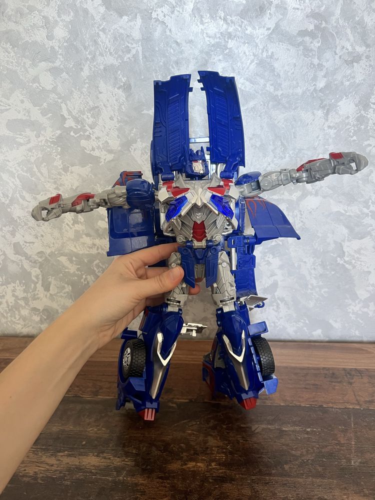 Іграшка трансформер optimus