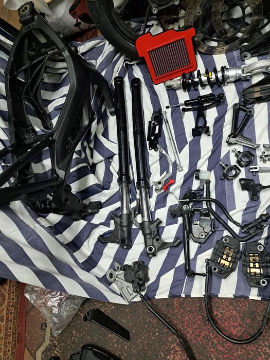 Rama yamaha mt-09  2018 włochy plus części