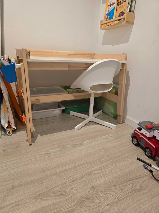 Secretaria infantil bem estimada