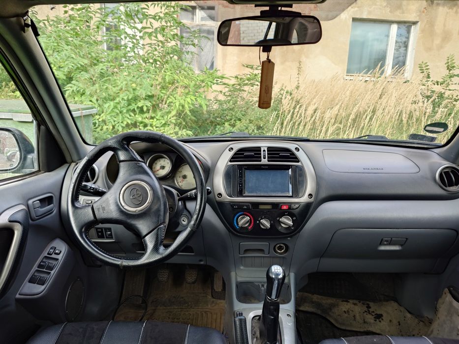 Samochód osobowy Toyota Rav 4