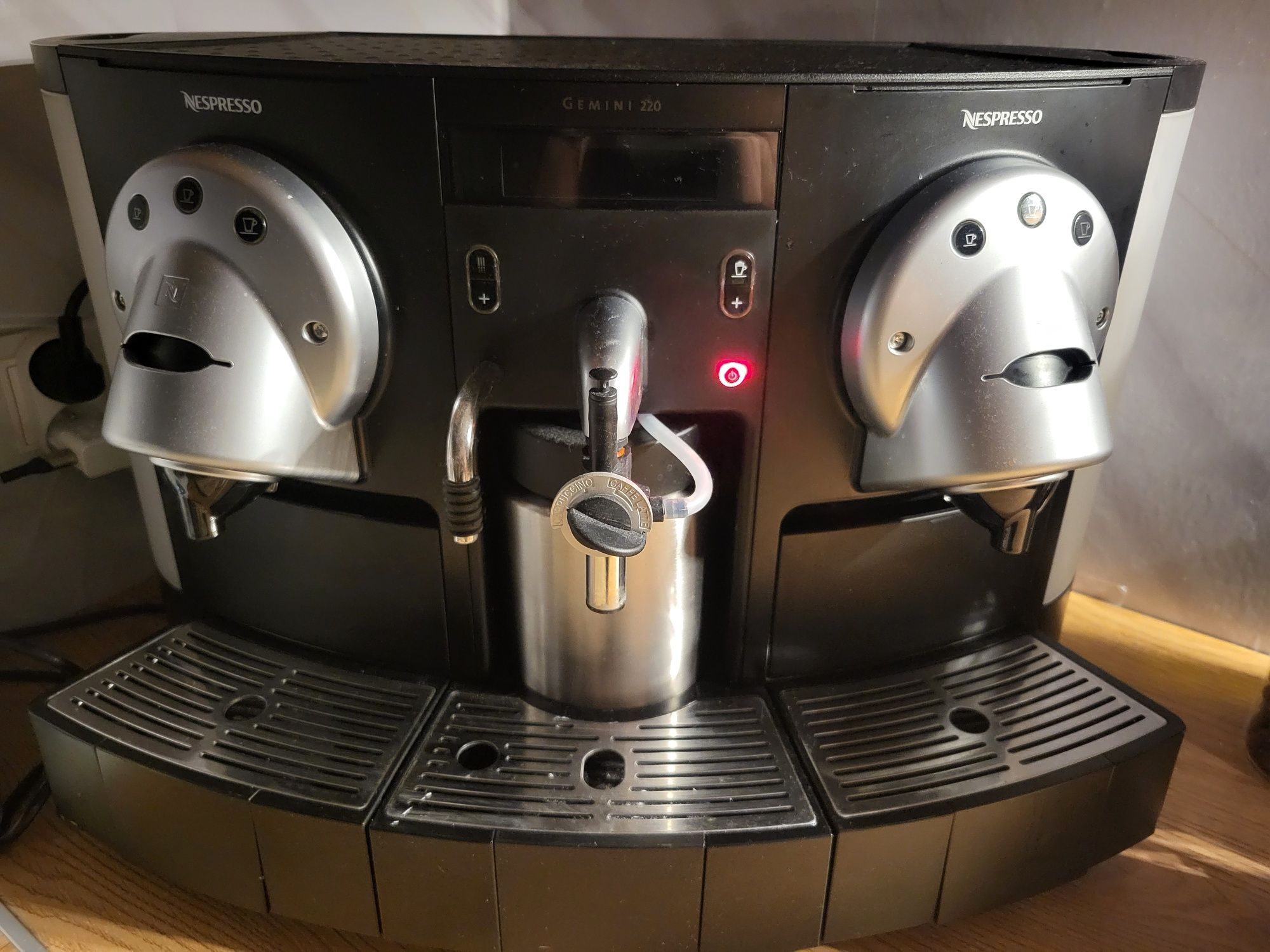 Ekspres nespresso gemini 220