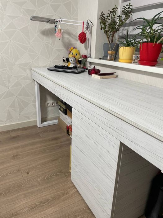 Продається компʼютерний стіл для 2-ох