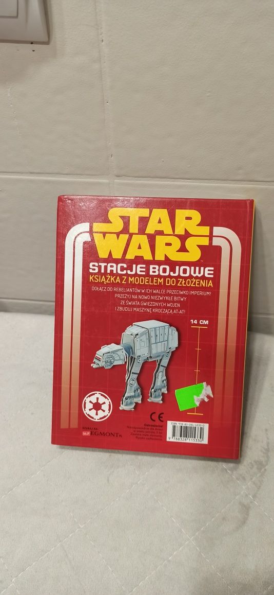 Książka Star Wars Stacje Bojowe model do złożenia  Disney