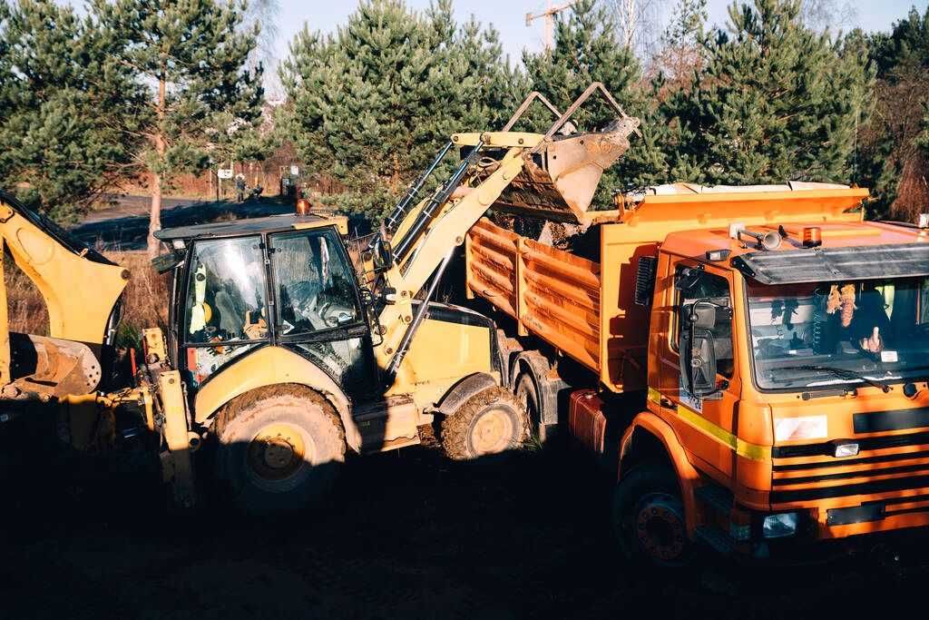 Грузоперевозка, вывоз мусора, экскаватор, зил, камаз, щебень, песок