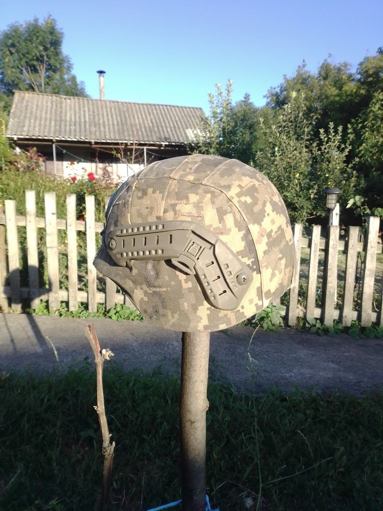 Продам рюкзак,аптечка,шолом,  берці.