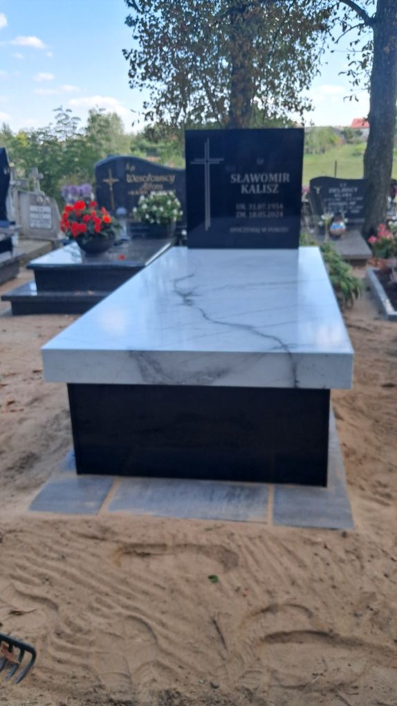 Nowoczesne pomniki z kompozytu 5299 zł z montażem Cały Kraj.