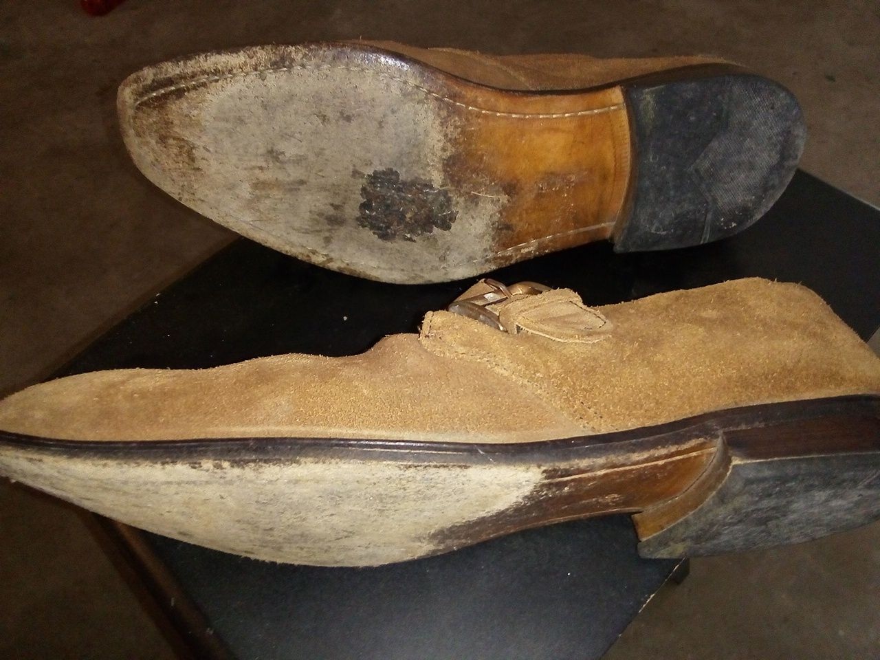 Sapatos camurça castanho