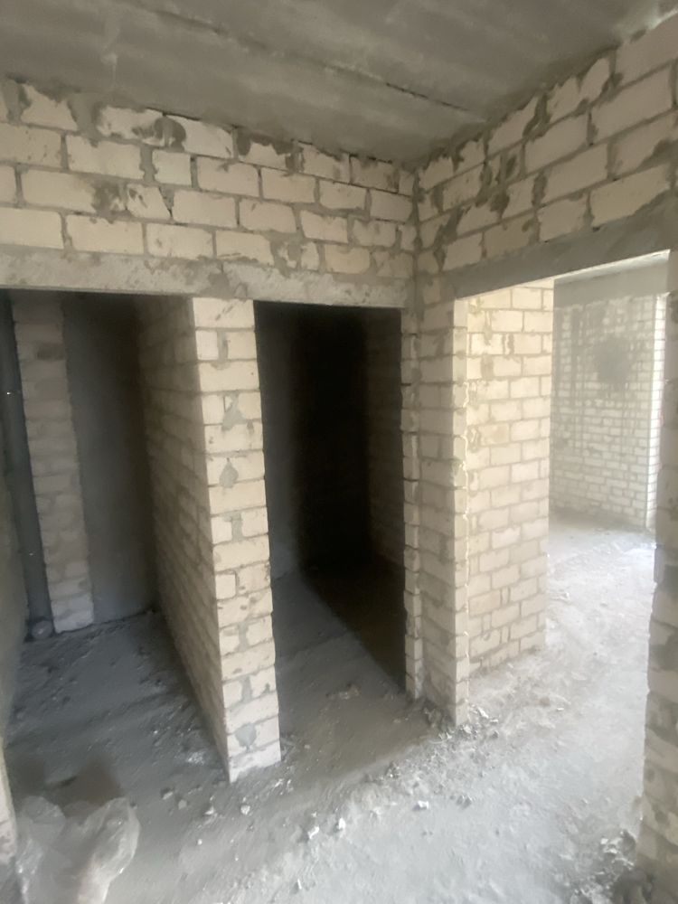 Продам 2-х кімнатну квартиру 52,3 м2 в новобудові, вул. Миру 43.