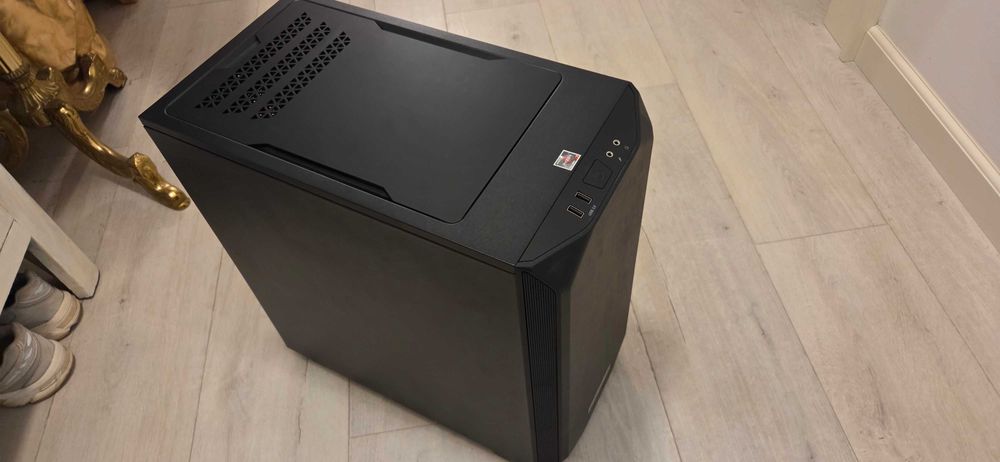 AMD Ryzen 7 5800X3D Radeon RX 7700 XT 32GB RAM