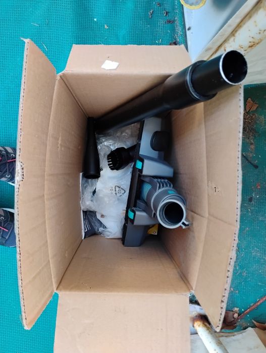 Aspirador vertical Cecotec com fio