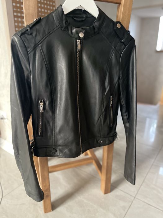 Шкіряна чорна  куртка косуха Guess розмір s
