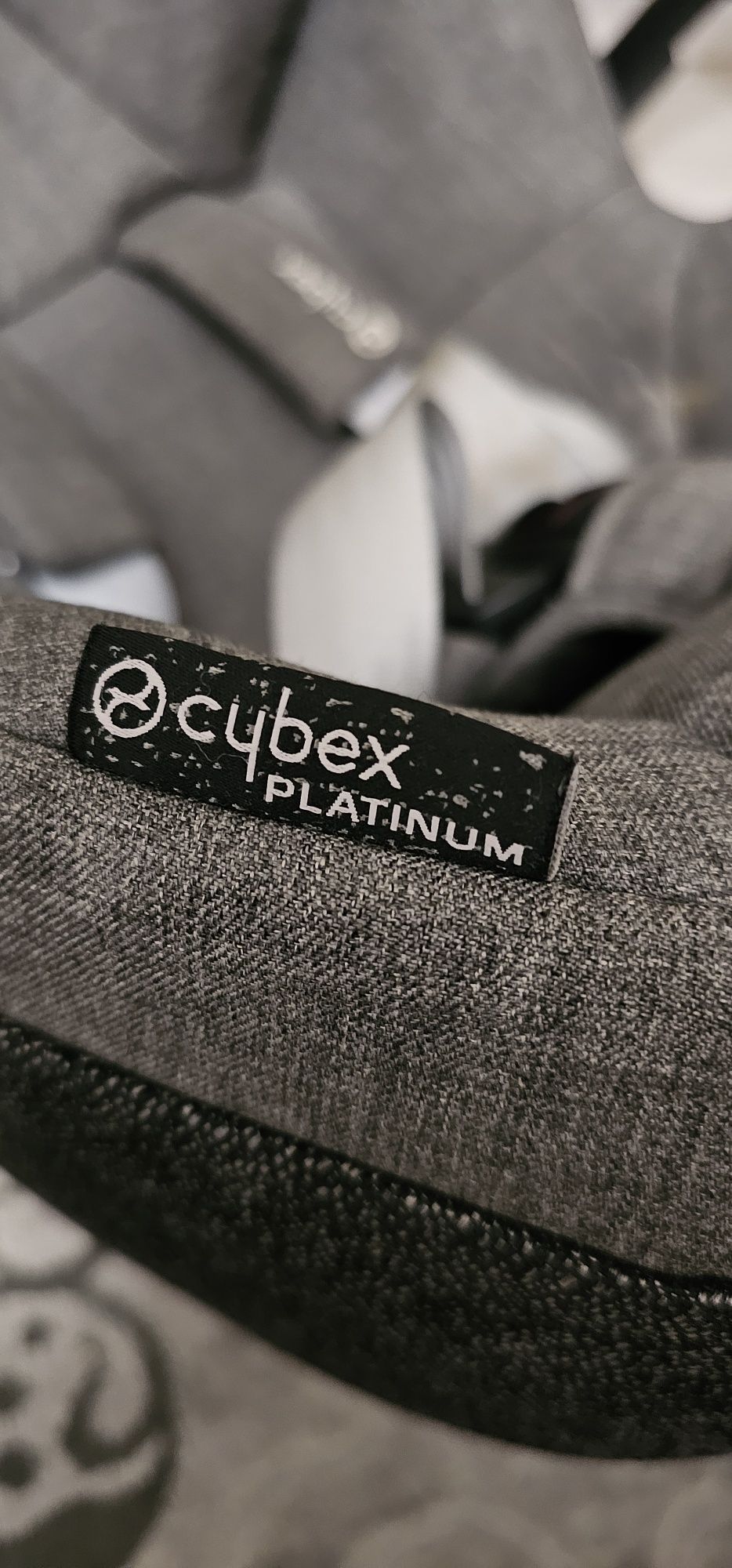 Fotelik Cybex Sirona Z+ i-size Platinum z bazą obrotową