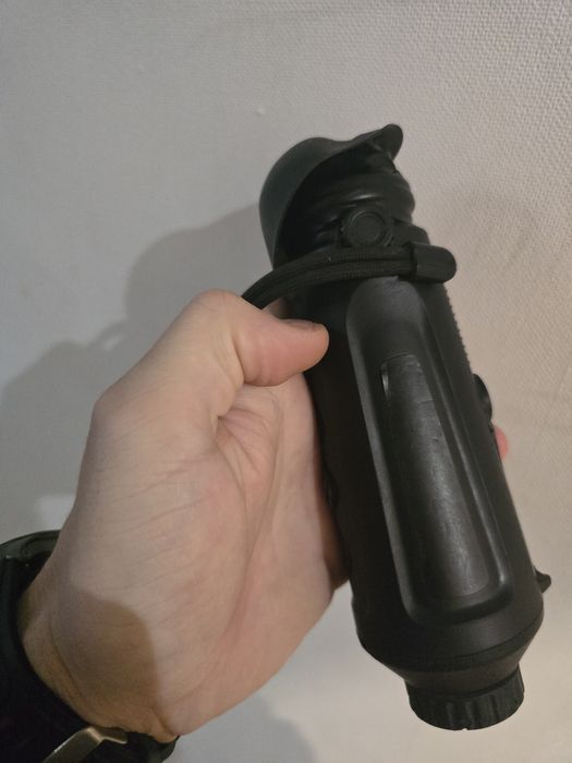 монокуляр AGM Taipan TM25-384.