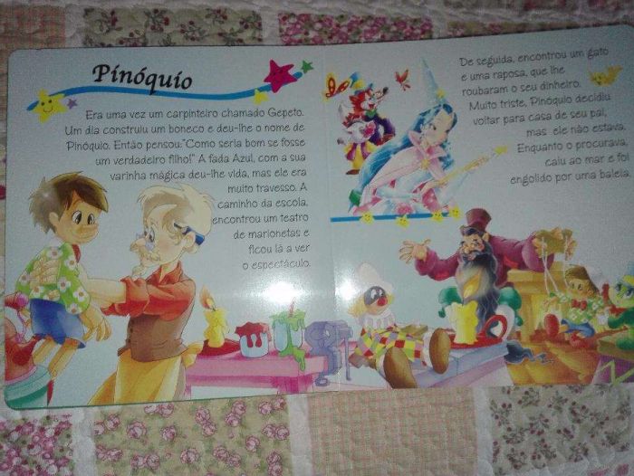 Livro com textura como novo