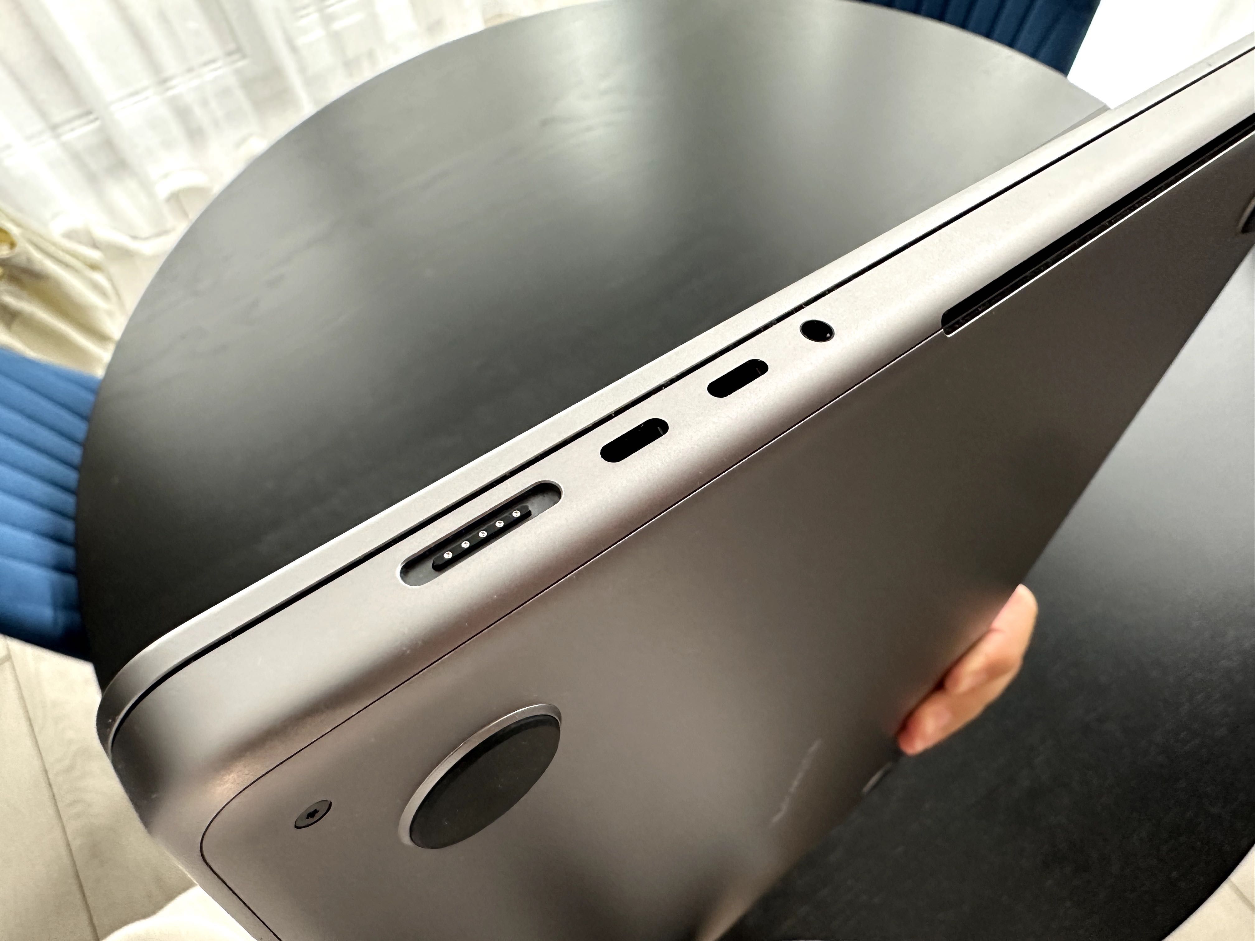 MacBook Pro 16" M1 Max/64 GB RAM/1 TB – jak nowy! 80 cykli ładowania